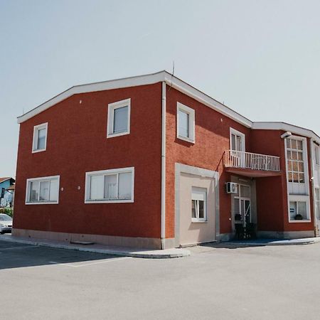 Guest House Sv. Nikola Dugo Selo 外观 照片